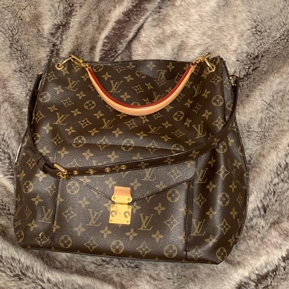 Louis Vuitton Métis Hobo - Picture 1 of 6